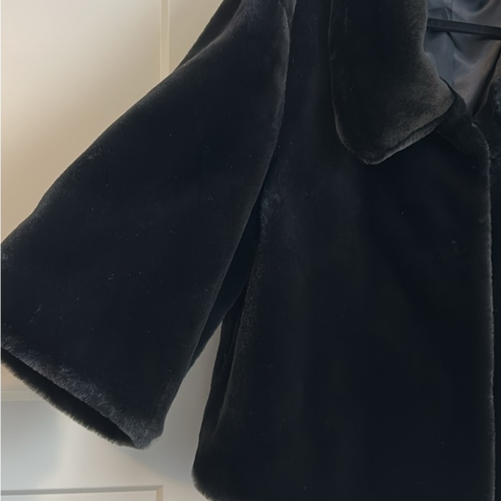 Calvin Klein black Faux Fur Jacket/capelet - Picture 3 of 8